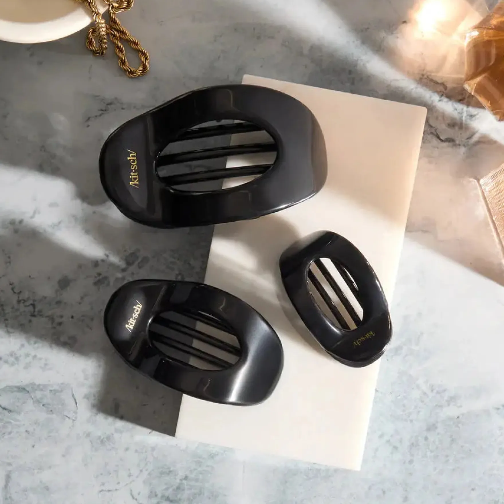 Flat Cloud Clip Black Medium