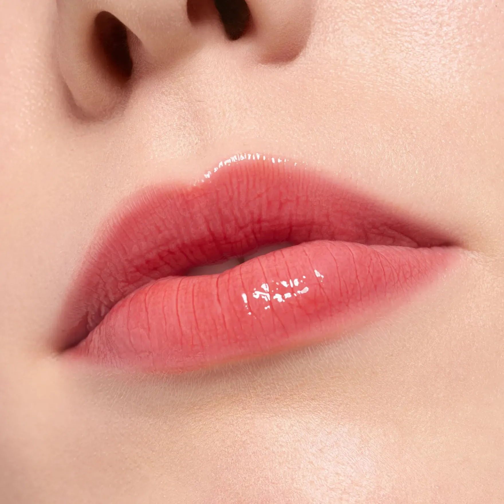 Juicy Bomb Plumping Lipgloss 05 Soft Apricot