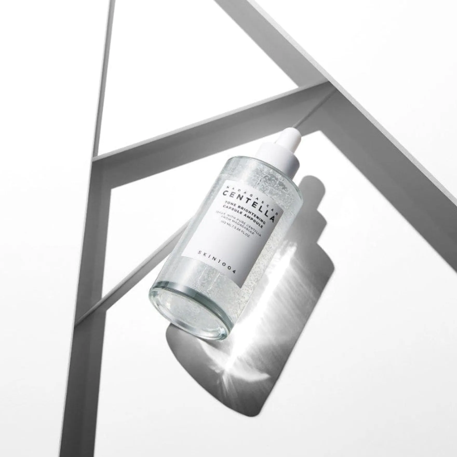 Madagascar Centella Tone Brightening Capsule Ampoule 30 ml.