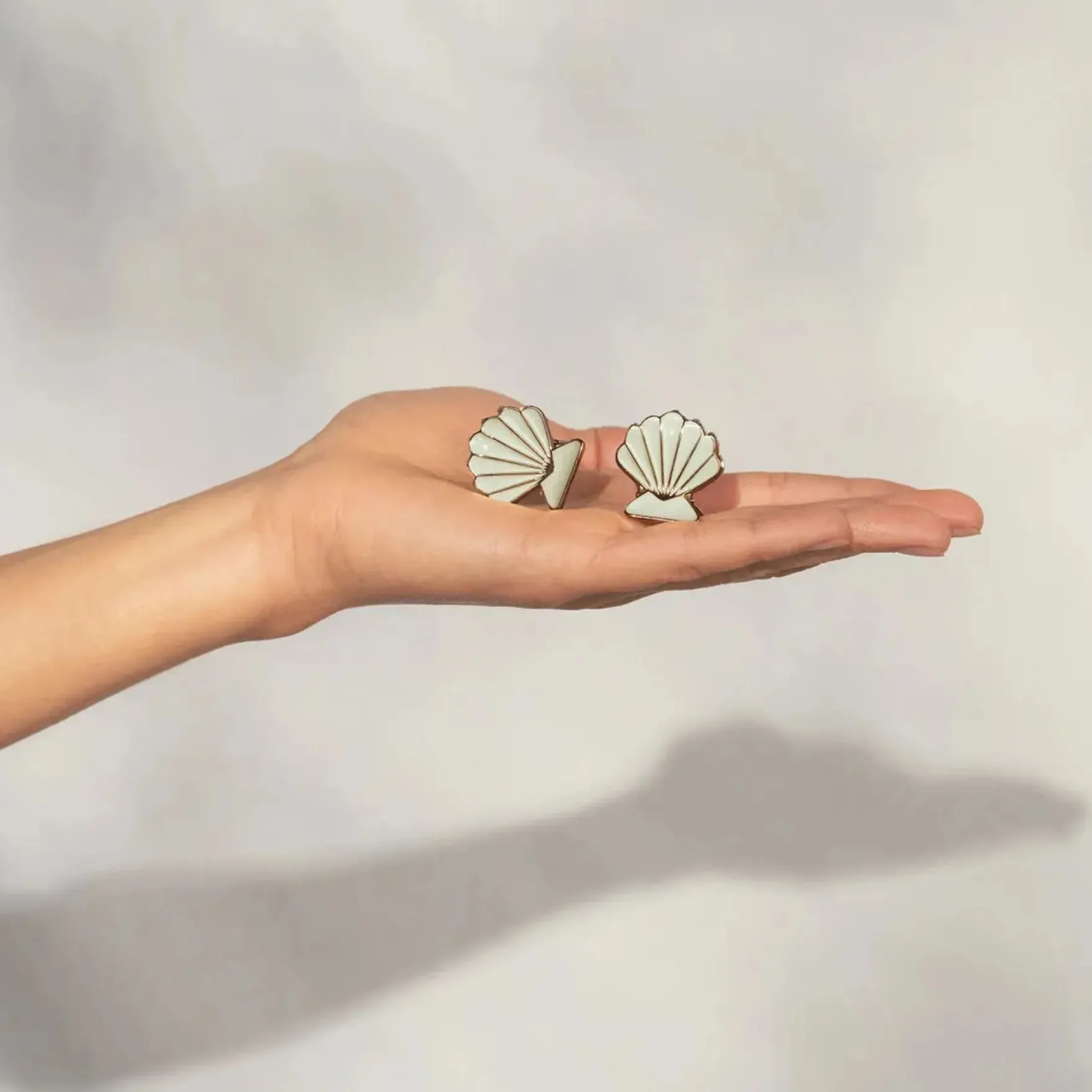 Metal Clam Shell Hair Clip 2pc Set Gold & Pearlized Cream