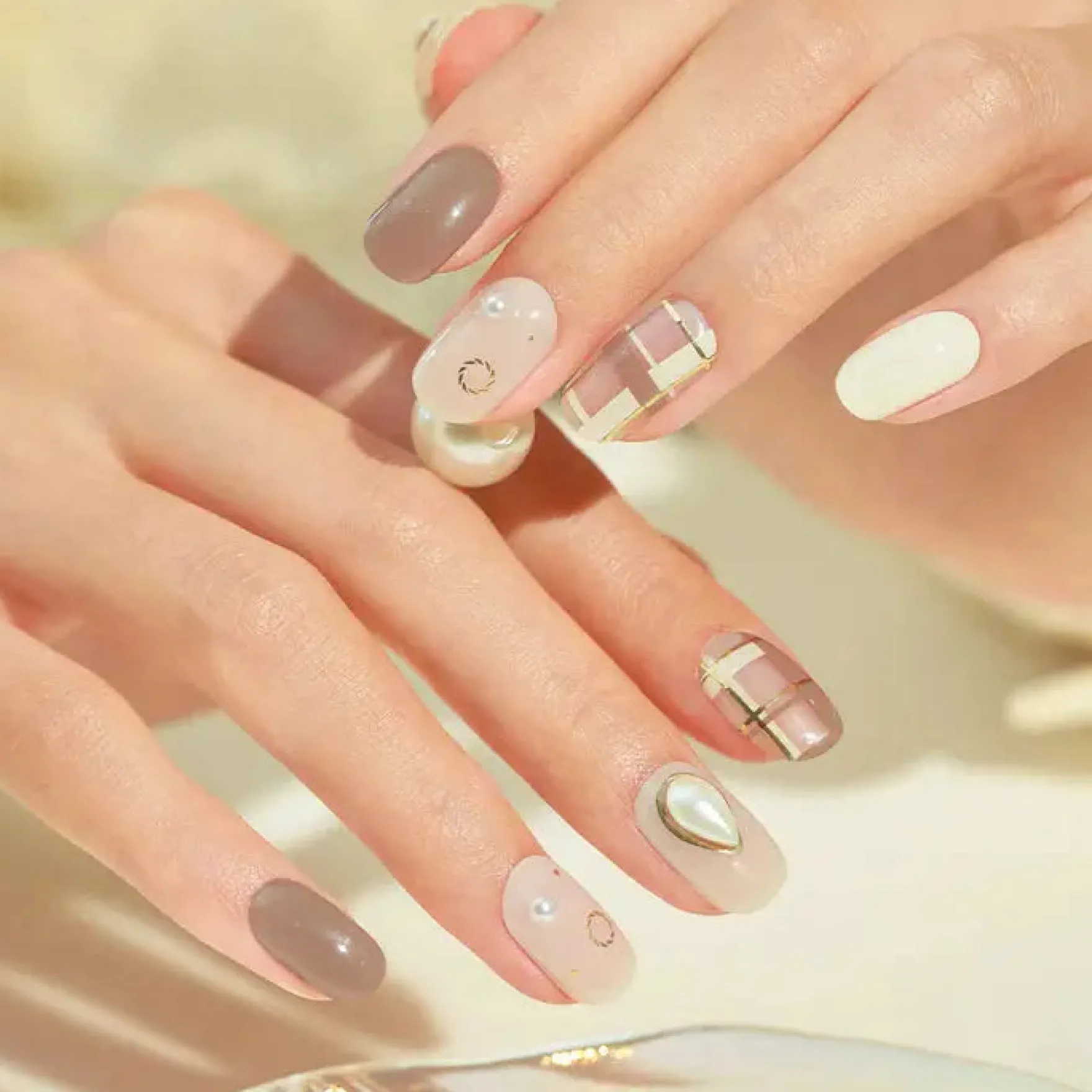 Nail Strips Pearl Locket