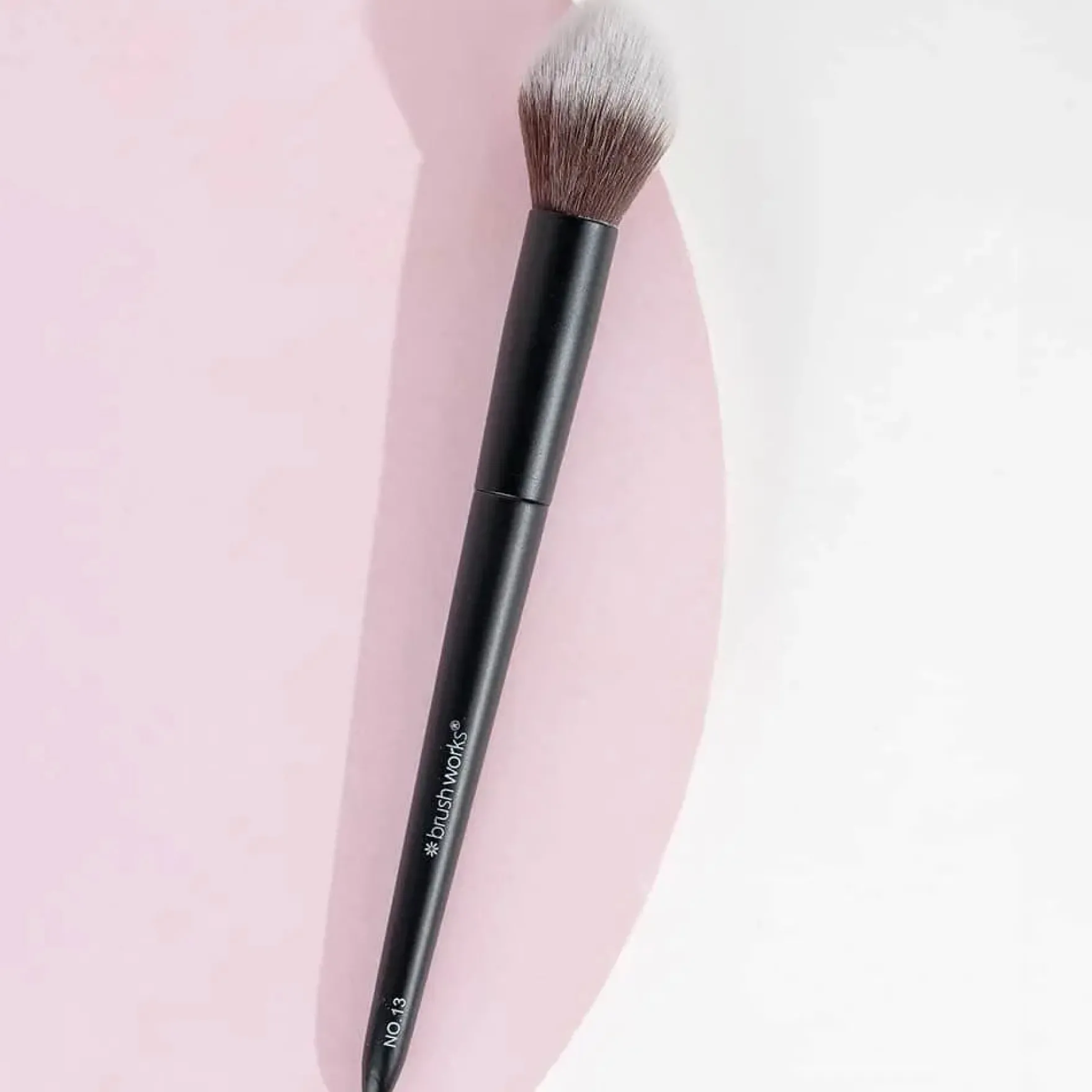 No. 13 Highlight Brush