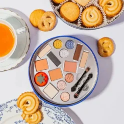 Royal Dansk® Cookie Tin Creative Beauty Palette