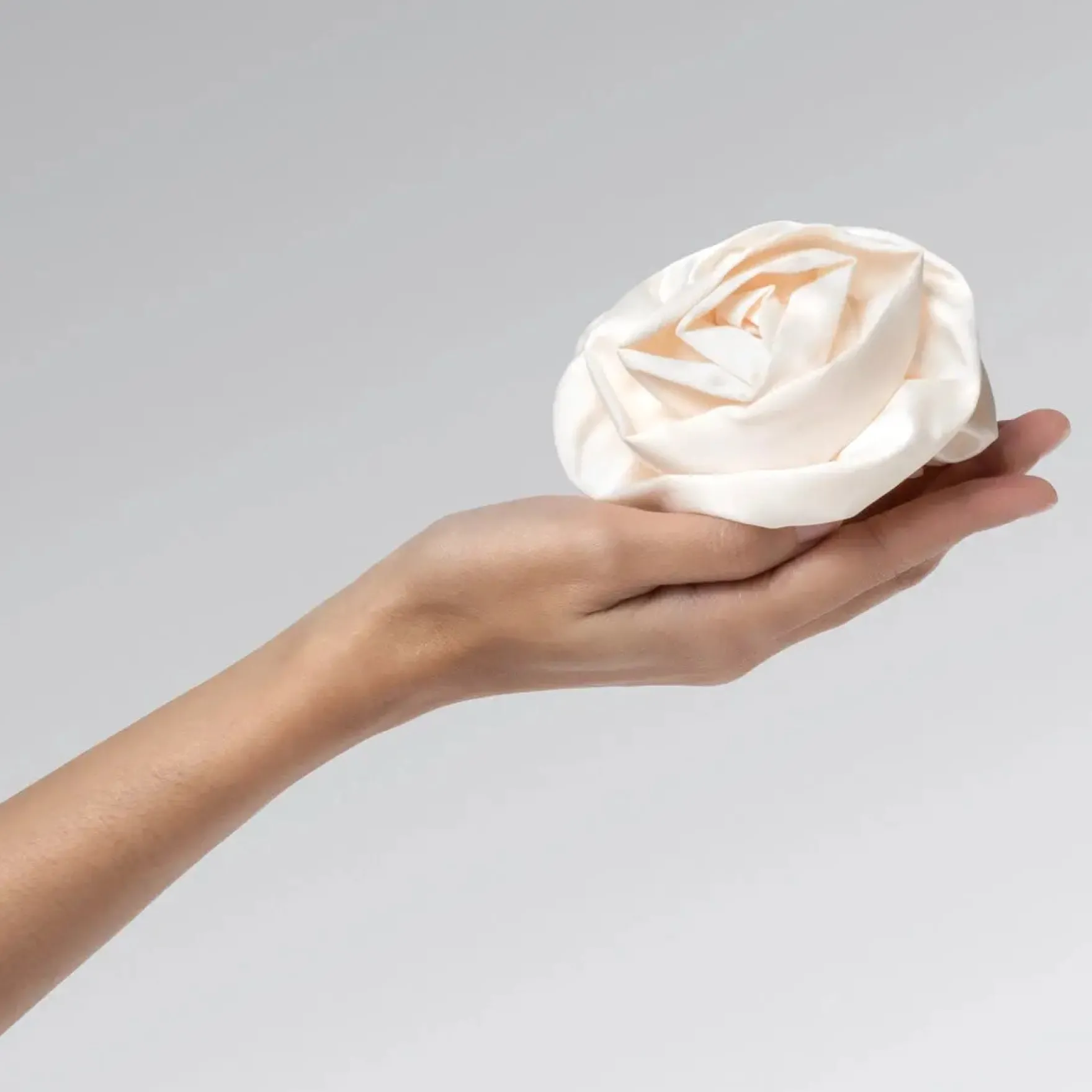 Satin Rosette Flat Cloud Clip Cream