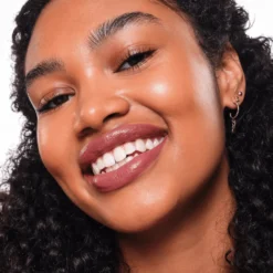 Satin Glow Luminous Shine Lipstick 05 Chai There!