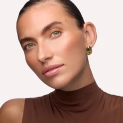 Sun Lover Glow Bronzing Powder 010 Sun Kissed