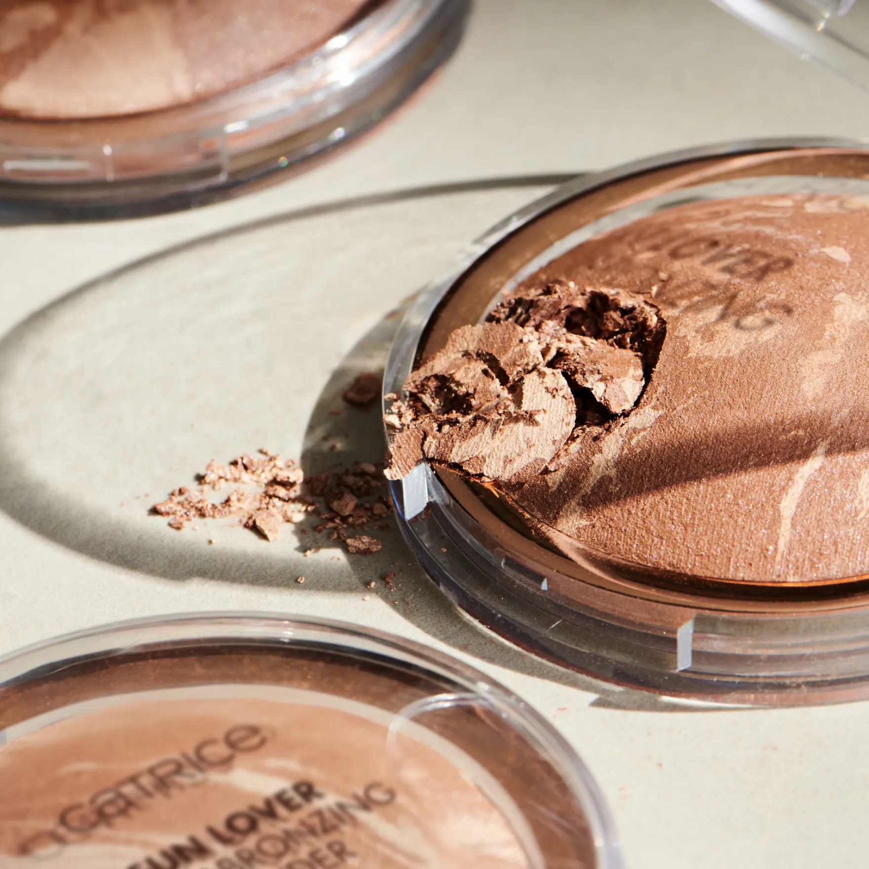 Sun Lover Glow Bronzing Powder 010 Sun Kissed